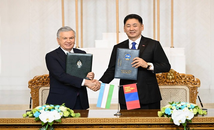 Ulan-Bator Shahrida O‘Tgan Oliy Darajadagi Muzokaralar Yakunida O‘Zbekiston Respublikasi Prezidenti Shavkat Mirziyoyev Va Mo‘G‘Uliston Prezidenti Uxnaagiyn Xurelsux Keng Qamrovli Sheriklik Munosabatlarini O‘Rnatish To‘G‘Risidagi Qo‘Shma Deklaratsiyani Qabul Qildilar. Qator Ikki Tomonlama Hujjatlar I