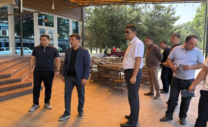 Samarqand Shahar Hokimi Fazliddin Umarov Boshchiligida Orzu Mahmudov Ko‘Chasi Va Unga Tutash Ko‘Chalardagi Obodonlashtirish Holati, Piyodalar Yo‘Li, Ko‘Cha Savdosi Hamda Noqonuniy Qurilmalar Ko‘Zdan Kechirilib, Hududda Amalga Oshiriladigan Navbatdagi Ishlar Belgilab Olinyapti...