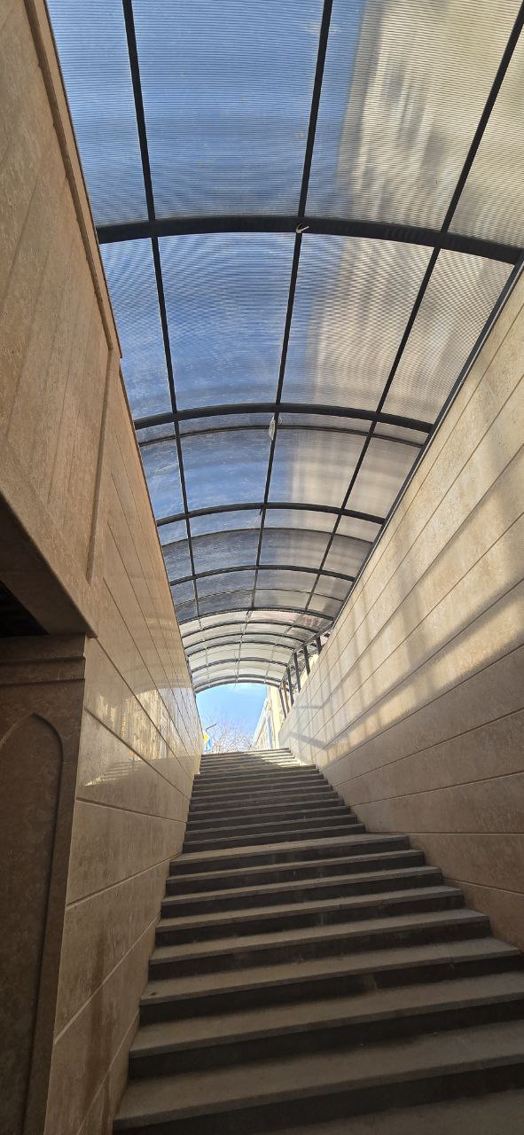 Gagarin va Rudakiy ko'chalarida yangidan barpo etilayotgan piyodalar yer osti yo'lining hozirgi holati. Qurilish ishlari davom etmoqda...